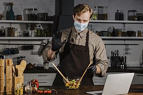 Restaurateur masqué, visuel non contractuel