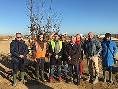 Plantation du premier arbre de la ZAC du Tertre de Montereau - Agrandir l'image (fenêtre modale)