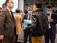 Remise d'ordinateurs portables aux étudiants d’Assas-Melun - Agrandir l'image (fenêtre modale)