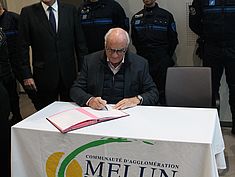 Signature de la convention CISPD - Agrandir l'image (fenêtre modale)