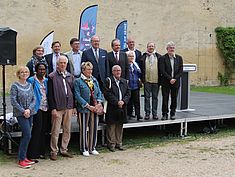 photo de groupe avec les élus et le président de l'agglomération - Agrandir l'image (fenêtre modale)