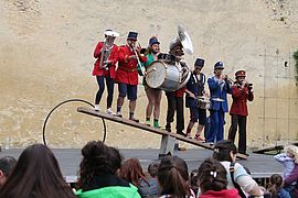 fanfare - Agrandir l'image (fenêtre modale)