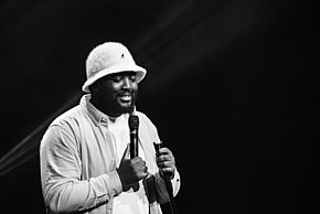 Photo de Djimo dans son spectacle "A 100%"