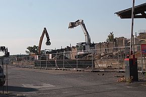 Démolition de la Halle Sernam à la gare de Melun