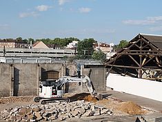 Démolition de la Halle Sernam à la gare de Melun - Agrandir l'image (fenêtre modale)