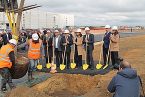 Plantation du premier arbre sur le site Zalando - Agrandir l'image