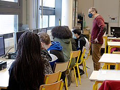 Atelier Robotique au collège Elsa Triolet à Le Mée-sur-Seine, dans le cadre de la Cité éducative Melun Val de Seine et en lien avec le Bus de la Réussite Éducative. - Agrandir l'image (fenêtre modale)