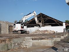 Démolition de la Halle Sernam à la gare de Melun - Agrandir l'image (fenêtre modale)